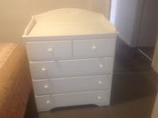 Chest of drawers / baby change table