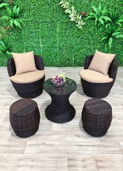 Treat Yourself to Comfortable Outdoor Lounge Setting